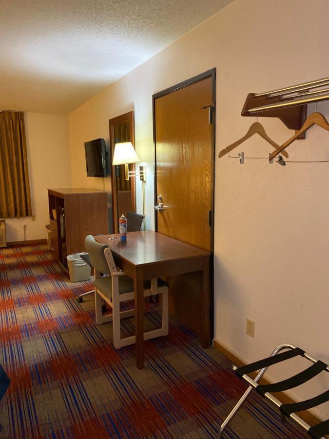 Americas Best Value Inn Champaign Kültér fotó